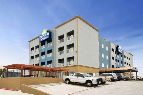 Days Inn & Suites by Wyndham Galveston West/Seawall Main image