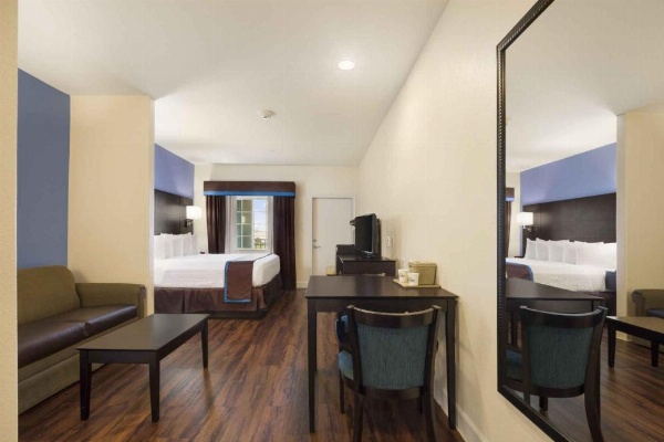 Days Inn & Suites by Wyndham Galveston West/Seawall image 28